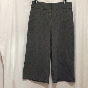 Alfani size 10 Capri pants Black and White checks